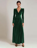 Vestido formal de terciopelo oliva con cuello en V y mangas largas