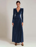 Vestido formal de terciopelo oliva con cuello en V y mangas largas