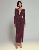 Vestido Largo Formal de Terciopelo Fruncido con Cuello en V y Tubo de Oliva con Abertura