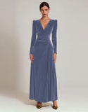 Vestido formal de terciopelo oliva con cuello en V y mangas largas