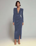 Vestido Largo Formal de Terciopelo Fruncido con Cuello en V y Tubo de Oliva con Abertura