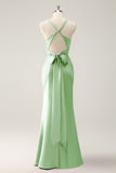 Vestido largo de dama de honor de satén con cuello en V de sirena Verde Oscuro