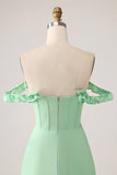 Verde Una línea fuera del hombro Corsé Vestido de dama de honor con volantes