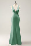 Vestido largo de dama de honor de satén con cuello en V de sirena Eucalipto