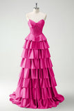 Vestido largo de baile con corsé de cuentas y cuentas de princesa en color burdeos con abertura