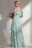 Vestido largo largo de dama de honor verde de la línea A con estampado floral y volantes