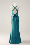 Vestido largo de dama de honor de satén con cuello en V de sirena Eucalipto