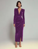 Vestido Largo Formal de Terciopelo Fruncido con Cuello en V y Tubo de Oliva con Abertura