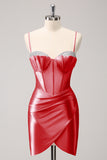 Vestido de fiesta ajustado con cuentas y tirantes finos en color rosa intenso