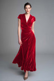 Vestido largo de fiesta navideña con cuello en V fruncido de terciopelo caramelo