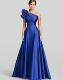 Vestido formal largo de satén azul marino con volantes en un hombro