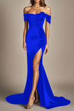 Vestido formal negro sirena con hombros descubiertos y abertura