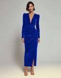 Vestido Largo Formal de Terciopelo Fruncido con Cuello en V y Tubo de Oliva con Abertura