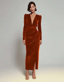Vestido Largo Formal de Terciopelo Fruncido con Cuello en V y Tubo de Oliva con Abertura