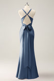 Vestido largo de dama de honor de satén con cuello en V de sirena Eucalipto