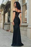Vestido de fiesta largo de sirena negro con hombros descubiertos y purpurina