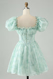 Vestido de cóctel corto con volantes florales y cuello cuadrado verde claro
