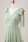 Dusty Sage A Line Vestido de dama de honor de gasa con volantes
