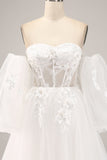 Vestido de novia de tul con hombros descubiertos y apliques