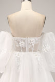 Vestido de novia de tul con hombros descubiertos y apliques