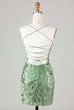 Vestido de cóctel corto con tirantes finos y funda verde brillante con espalda cruzada