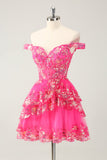 Lindo vestido de cóctel de encaje con corsé escalonado de color rosa brillante intenso