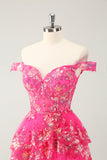 Lindo vestido de cóctel de encaje con corsé escalonado de color rosa brillante intenso