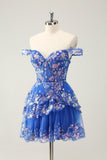 Lindo vestido de cóctel de encaje con corsé escalonado de color rosa brillante intenso