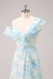 Elegante vestido de dama de honor de gasa de flor azul blanca de una línea con abertura