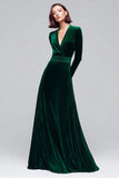 Vestido de fiesta de terciopelo verde oscuro con cuello en V y mangas largas