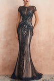Precioso vestido de fiesta burdeos con cuello joya de sirena con abalorios