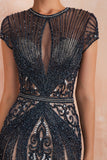 Precioso vestido de fiesta burdeos con cuello joya de sirena con abalorios