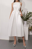 Vestido a media pierna con tirantes finos blancos