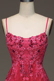 Tirantes finos Un vestido de fiesta rojo con apliques