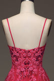 Tirantes finos Un vestido de fiesta rojo con apliques