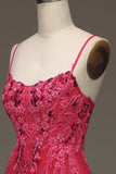 Tirantes finos Un vestido de fiesta rojo con apliques
