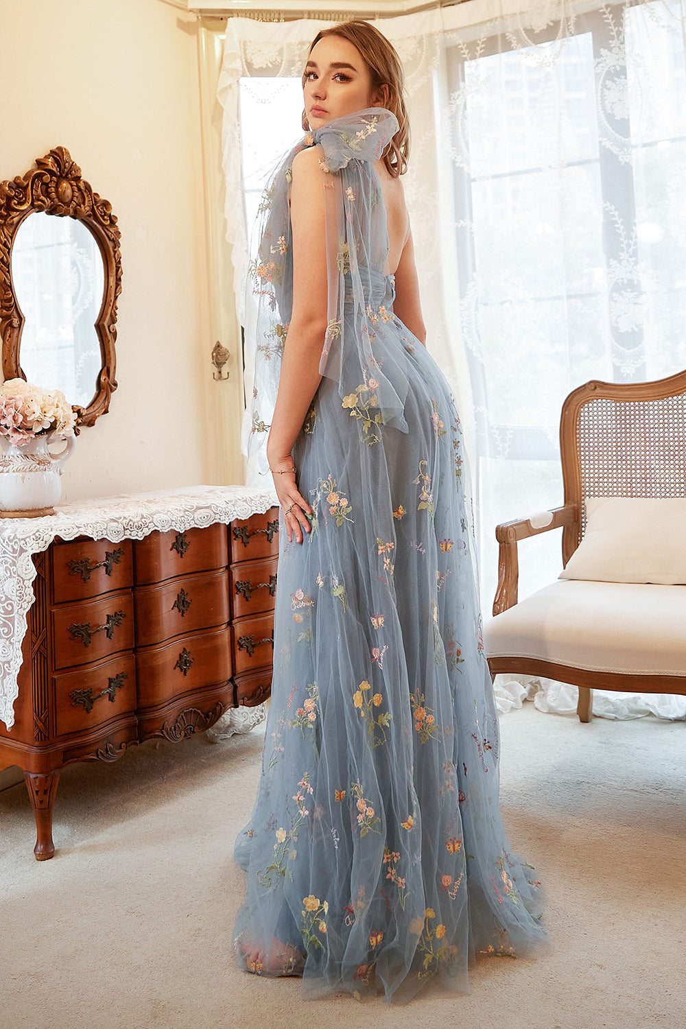 Vestido de Graduación Con Bordado Talla Grande Gris A Línea