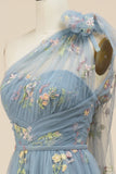 Azul vestido de fiesta con bordados