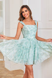 Lindo vestido corto de bienvenida impreso en azul