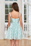 Lindo vestido corto de bienvenida con volantes en una línea fuera del hombro azul con volantes
