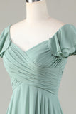 Vestido de dama de honor matcha con volantes