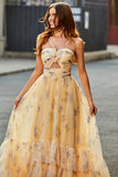 Vestido de fiesta largo largo con niveles de tul plisado halter de línea A amarillo con bordados