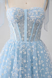 Vestido de fiesta con corsé azul cielo con tirantes de espagueti de una línea