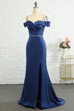 Sirena fuera del hombro Vestido de dama de honor azul marino con cuentas