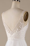 Ivory V-Neck Tulle Sweep Train Vestido de novia con encaje